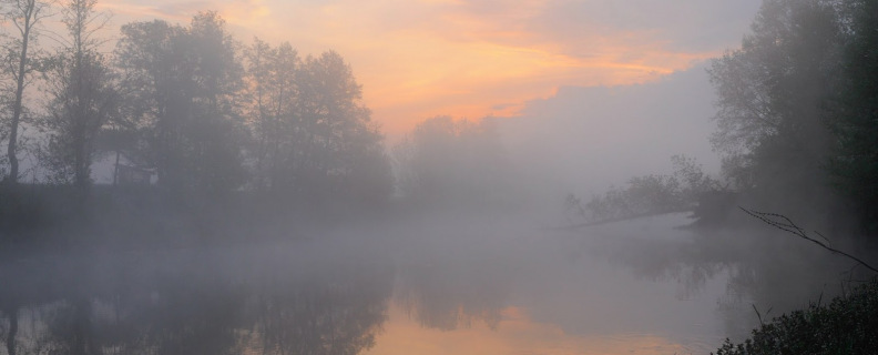 Забелелся туман за рекой...