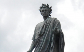 К Мельпомене